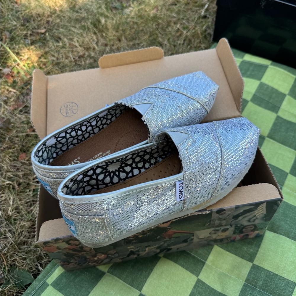 Toms Shoes